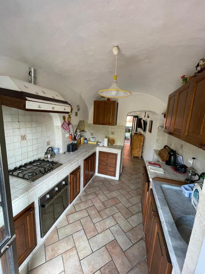 Casa Vacanza Pegrini Nel Centro Storico Di Gavi Exterior foto